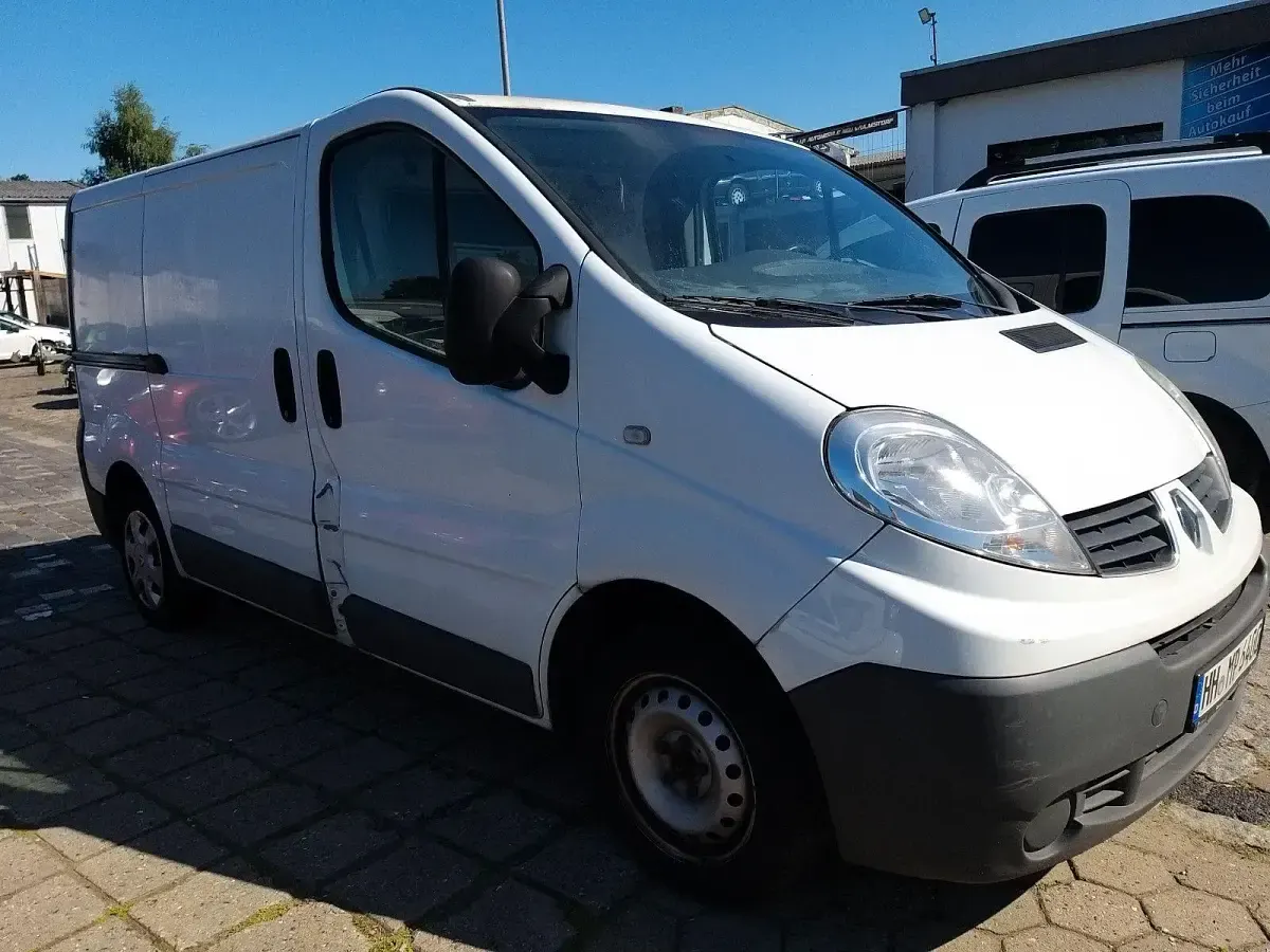 Gebraucht Renault Trafic 90 PS (66 kW) 2011 Weiß Van / Kleinbus