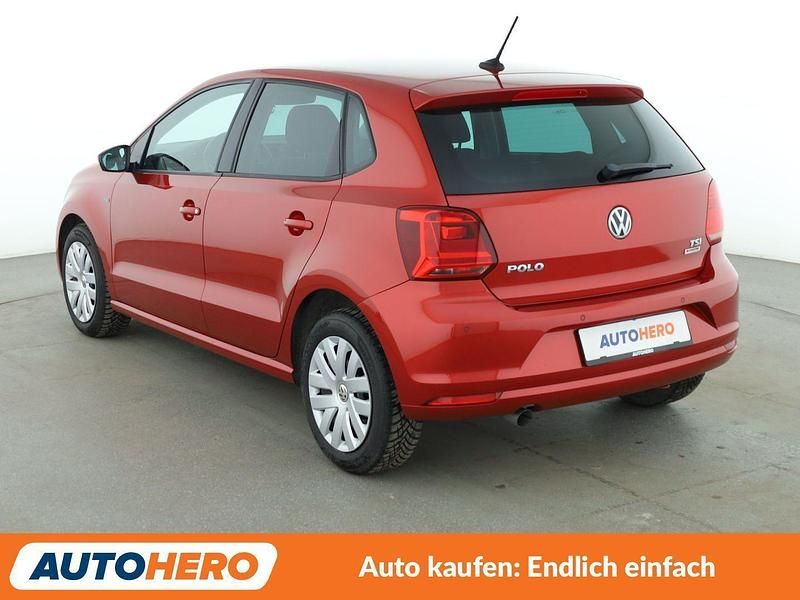 Gebraucht VW Polo LOUNGE 90 PS (66 kW) 2015 Rot Limousine