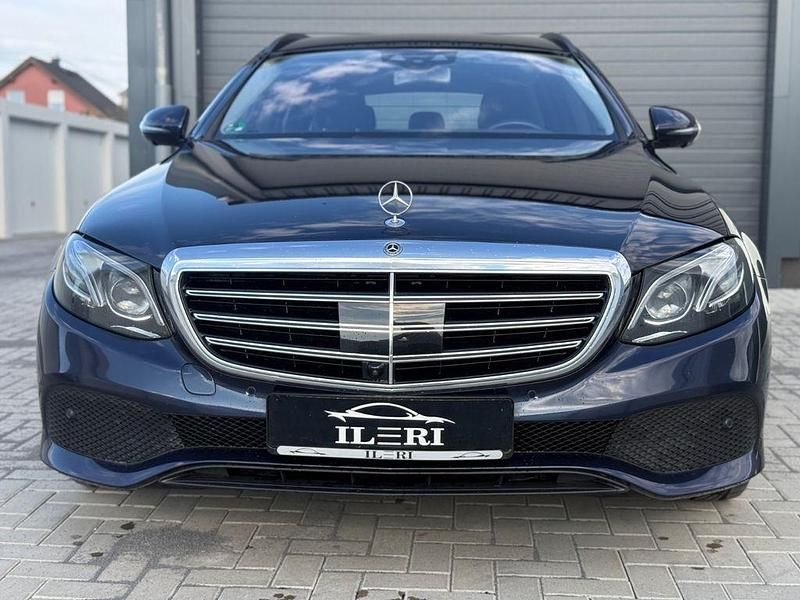 Gebraucht Mercedes E350 286 PS (210 kW) 2019 Blau Limousine