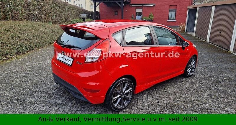Gebraucht Ford Fiesta ST-Line 101 PS (74 kW) 2016 Rot Limousine