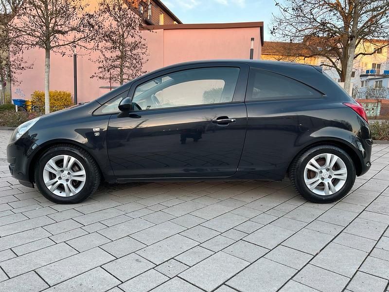 Używany Opel Corsa Edition 87 KM (63 kW) 2010 Czarny Hatchback