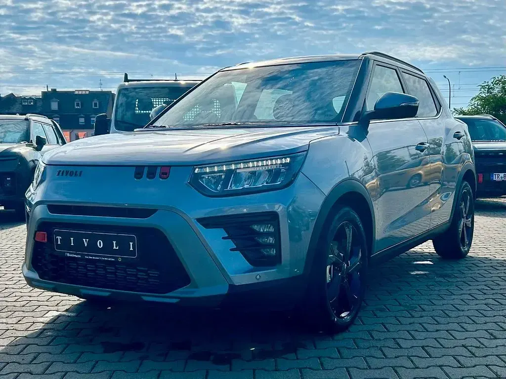 Neu KGM Tivoli 163 PS (119 kW) 2026 Silber SUV