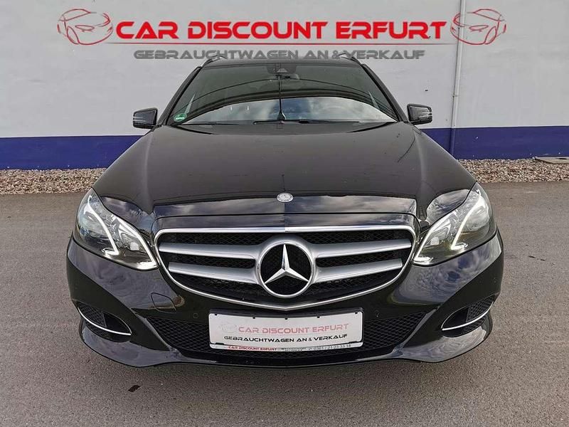 Obsidianschwarz metalliclack Gebraucht 2015 Mercedes E200 Avantgarde Kombi | 14.950 € (Fairer Preis) - Bild 1/4