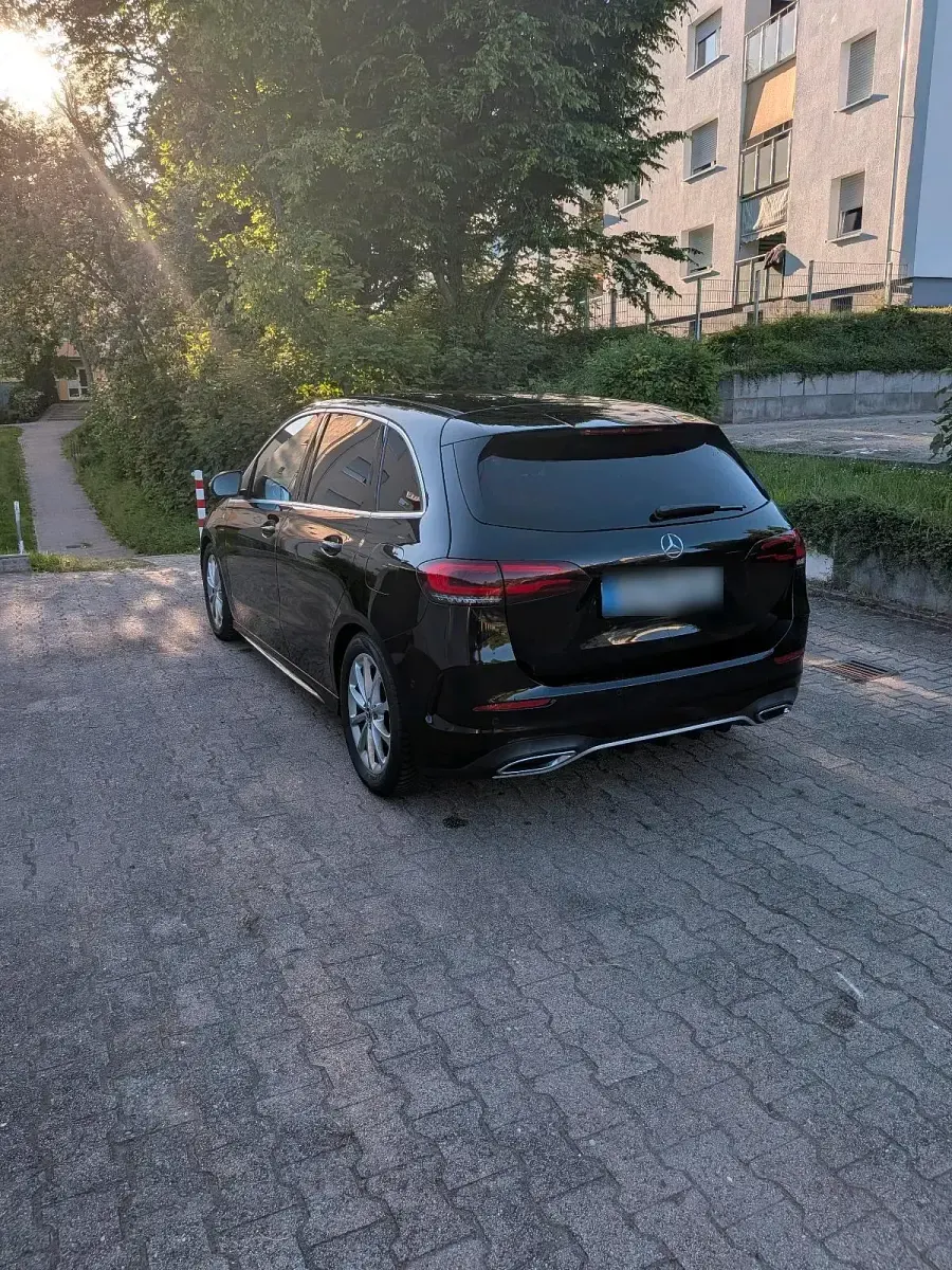 Gebraucht Mercedes B220 AMG line 190 PS (139 kW) 2019 Schwarz Kleinwagen