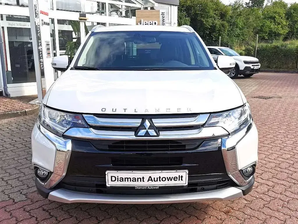 Gebraucht Mitsubishi Outlander Edition 150 PS (110 kW) 2017 Weiß SUV