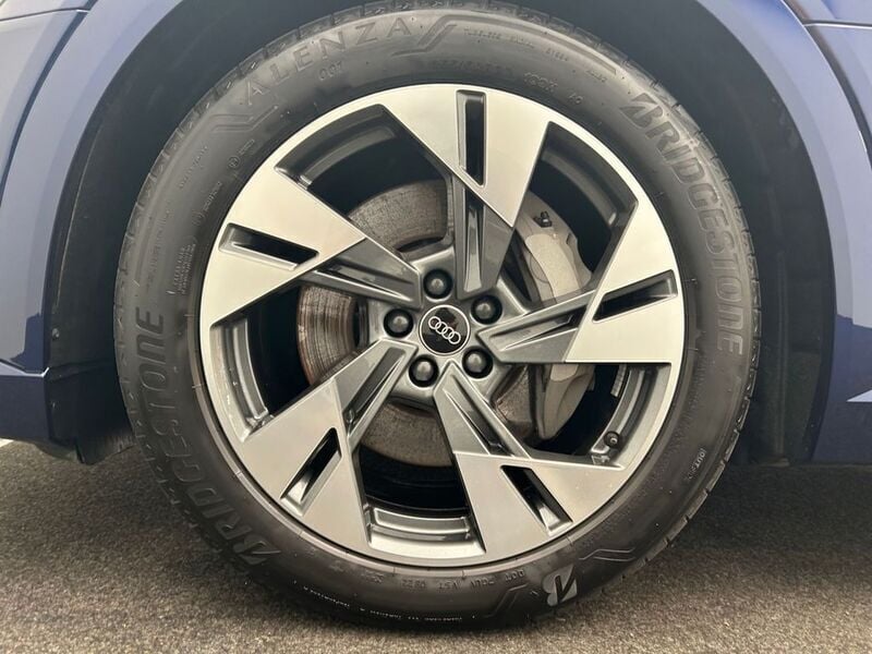 Gebraucht Audi e-tron S-Line 300 kW (408 PS) 2021 Navarrablau metallic SUV