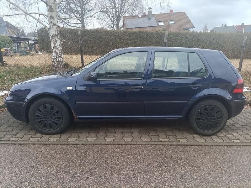 Gebraucht VW Golf IV 90 PS (66 kW) 2001 Blau Kleinwagen