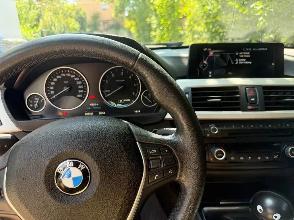 Gebraucht BMW 318 143 PS (105 kW) 2015 Schwarz Kombi