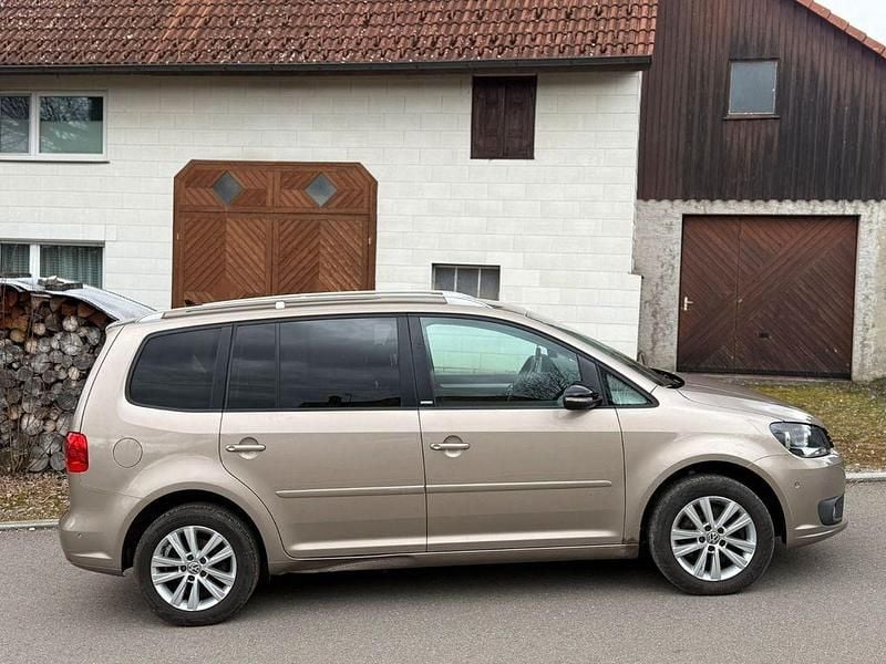 Gebraucht VW Touran Style 140 PS (102 kW) 2011 Braun Van / Kleinbus