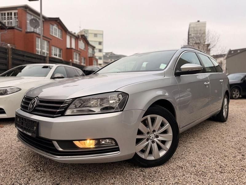 Silber Gebraucht 2011 VW Passat Comfortline Kombi | 5.950 € (Guter Preis) - Bild 1/4