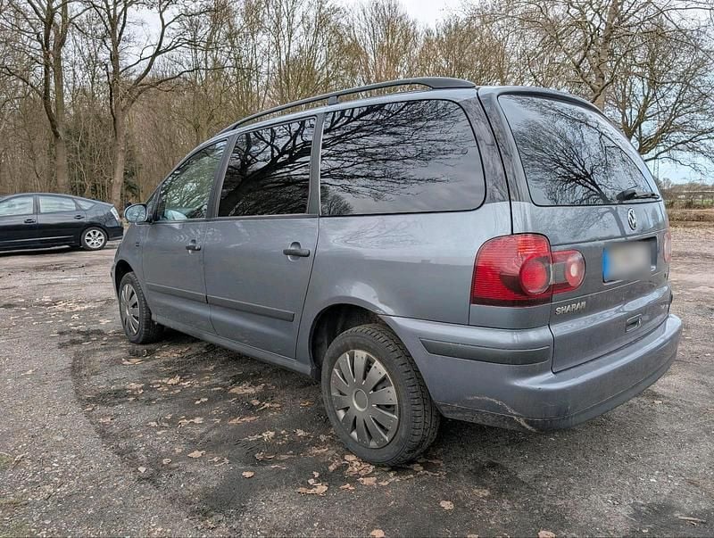 Second-hand VW Sharan 116 CP (85 kW) 2010 Monovolum