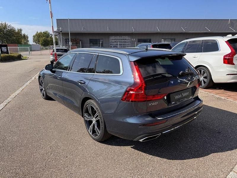Gebraucht Volvo V60 Inscription 341 PS (250 kW) 2020 Blau Kombi