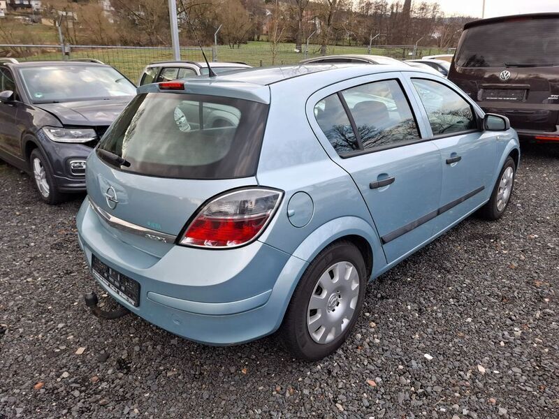 Gebraucht Opel Astra Selection 90 PS (66 kW) 2009 Silber Limousine