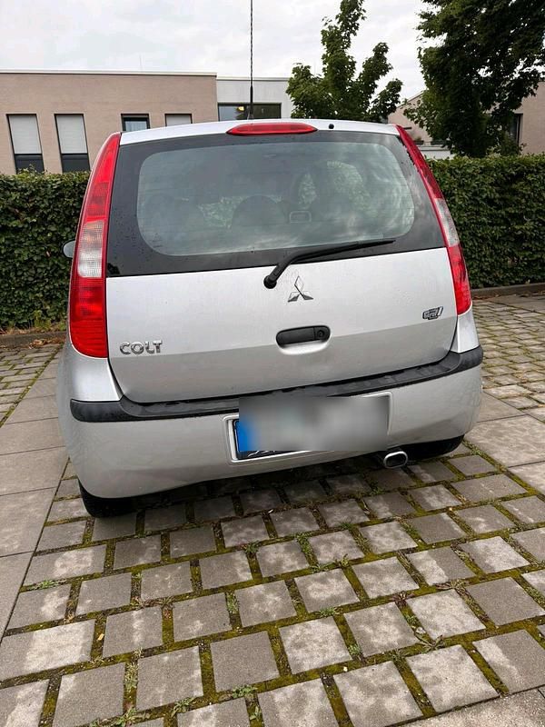 Grau Gebraucht 2005 Mitsubishi Colt Kombi | 2.000 € - Bild 1/4