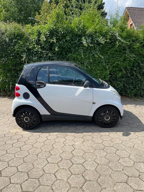 Weiß Gebraucht 2010 Smart ForTwo Coupé Pure Coupé | 2.100 € (Guter Preis) - Bild 1/4