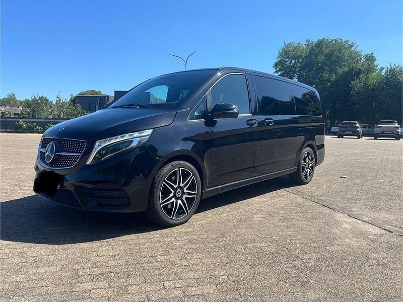 Schwarz Gebraucht 2020 Mercedes V250 AMG line Van / Kleinbus | 38.800 € (Guter Preis) - Bild 1/4