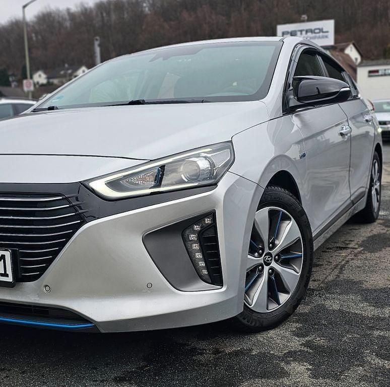 Gebraucht Hyundai Ioniq Premium 141 PS (103 kW) 2019 Silber Kleinwagen