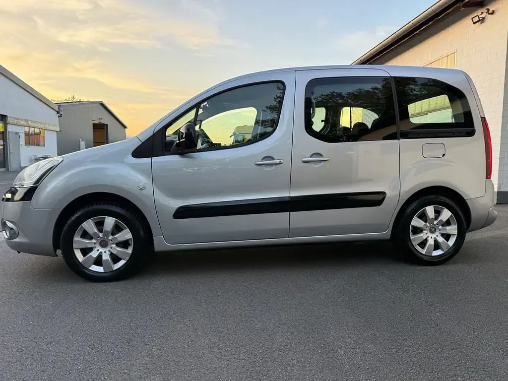 Gebraucht Citroën Berlingo Attraction 98 PS (72 kW) 2013 Silber Van / Kleinbus