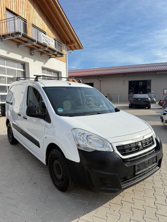 Weiß Gebraucht 2017 Peugeot Partner Van / Kleinbus | 6.990 € (Superpreis) - Bild 1/2