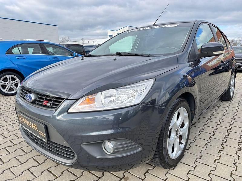 Gebraucht Ford Focus Ghia 101 PS (74 kW) 2009 Grau Limousine