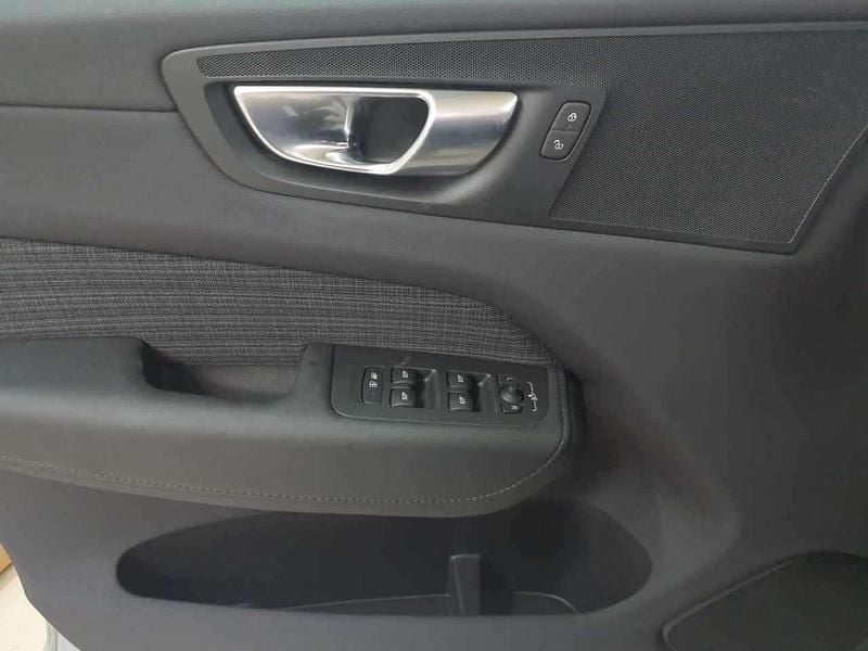 Usado Volvo XC60 Core 197 HP (144 kW) 2023 Cinzento SUV