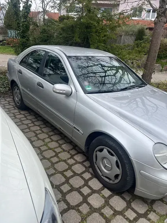 Gebraucht Mercedes C220 Classic 143 PS (105 kW) 2003 Silber Limousine