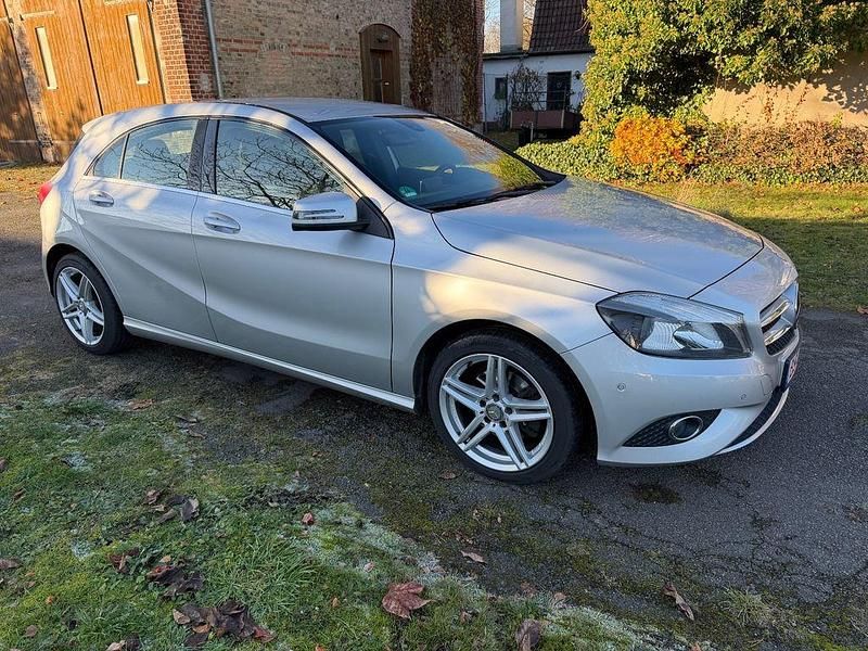 Gebraucht Mercedes A200 156 PS (114 kW) 2014 Silber Kleinwagen