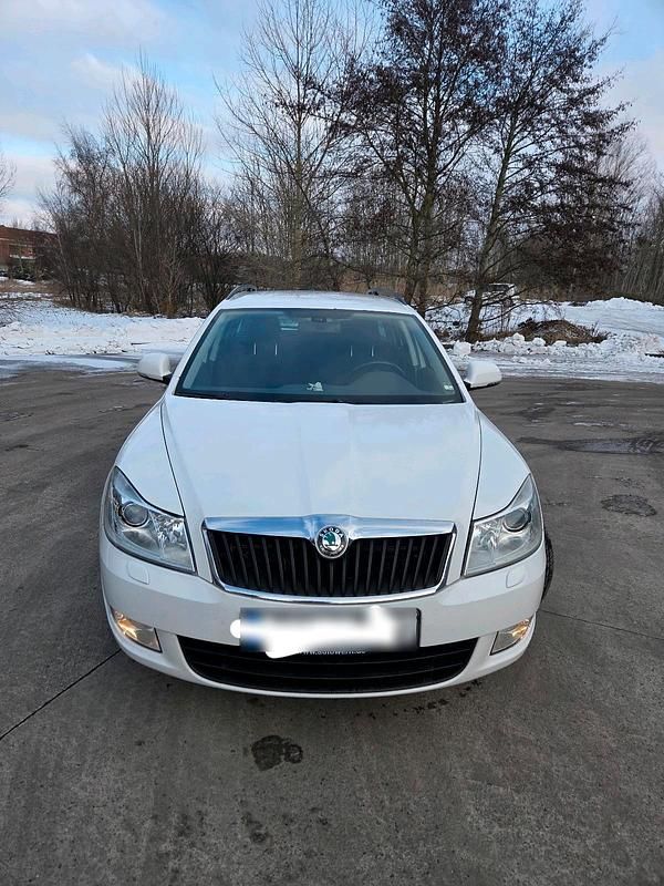 Gebraucht Skoda Octavia 105 PS (77 kW) 2012 Weiß Kombi