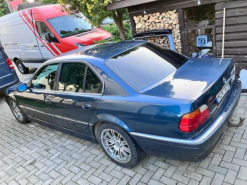 Blau Gebraucht 1995 BMW 740 Limousine | 5.500 € - Bild 1/4