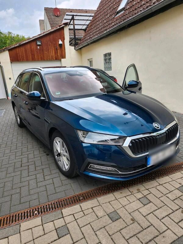 Blau Gebraucht 2020 Skoda Octavia Kombi | 23.100 € (Etwas zu teuer) - Bild 1/4