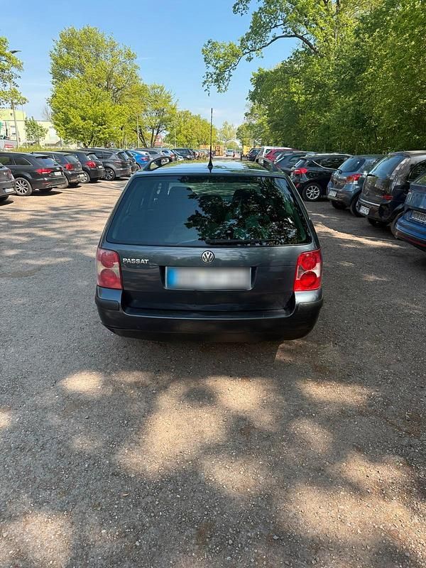 Usata VW Passat 102 CV (75 kW) 2003 Grigio Station wagon