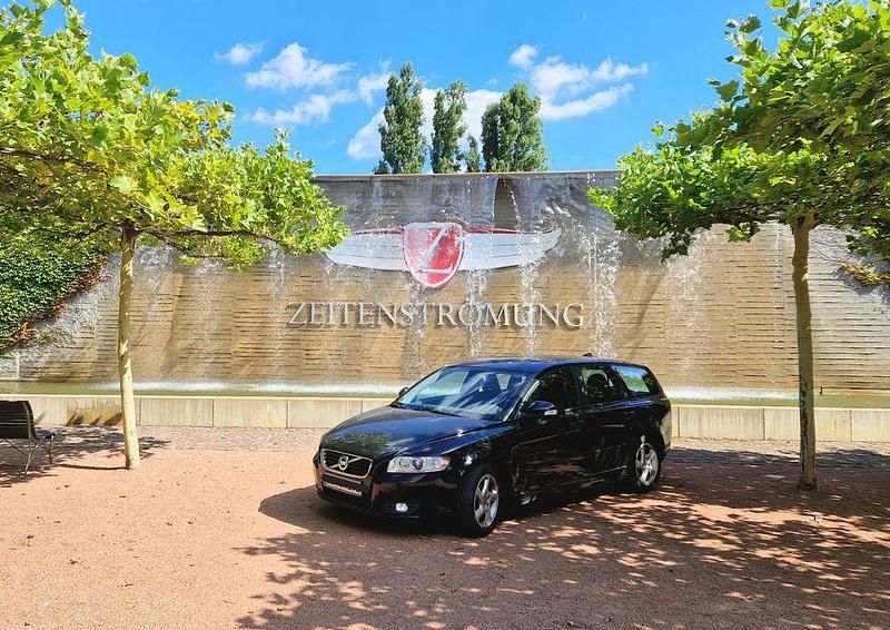 Schwarz Gebraucht 2011 Volvo V50 Kombi | 6.700 € - Bild 1/4