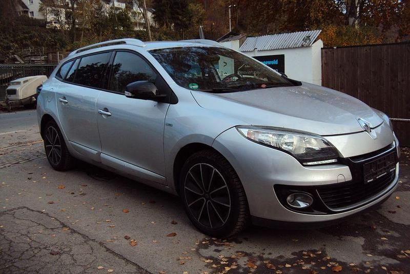 Silber Gebraucht 2013 Renault Mégane III Bose Edition Limousine | 3.500 € (Superpreis) - Bild 1/4