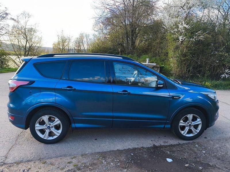 Gebraucht Ford Kuga ST-Line 150 PS (110 kW) 2018 Blau SUV