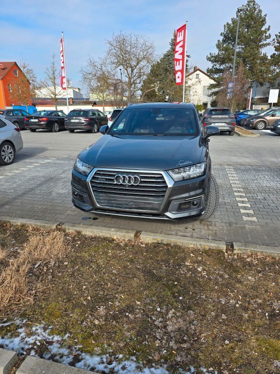 Grau Gebraucht 2018 Audi Q7 Ambiente SUV | 27.100 € (Fairer Preis) - Bild 1/4