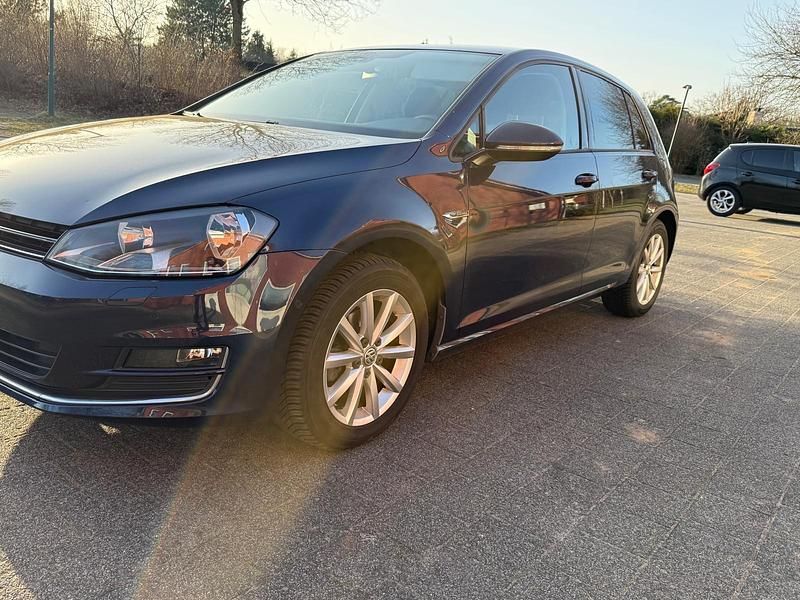 Gebraucht VW Golf VII LOUNGE 86 PS (63 kW) 2015 Blau Limousine