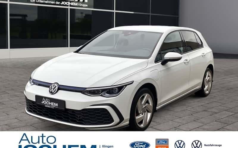 Weiß Gebraucht 2020 VW Golf VIII GTE Limousine | 21.990 € (Fairer Preis) - Bild 1/4