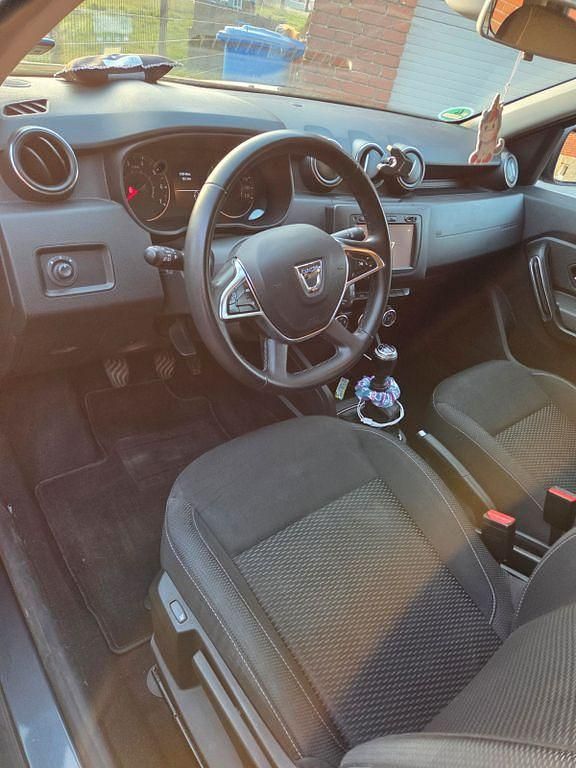 Gebraucht Dacia Duster Comfort 114 PS (83 kW) 2018 Grau SUV