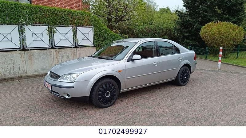 Gebraucht Ford Mondeo Ghia 125 PS (91 kW) 2001 Silber Limousine