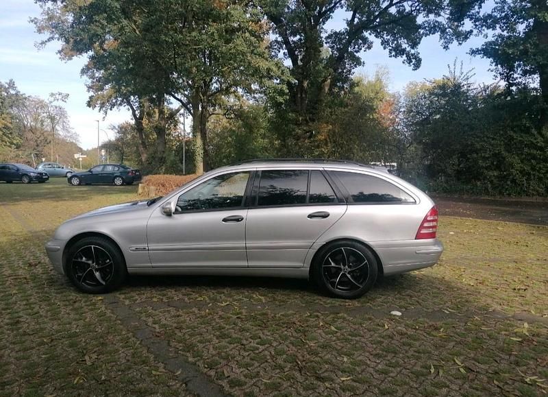 Silber Gebraucht 2003 Mercedes C200 Kombi | 1.550 € (Fairer Preis) - Bild 1/4