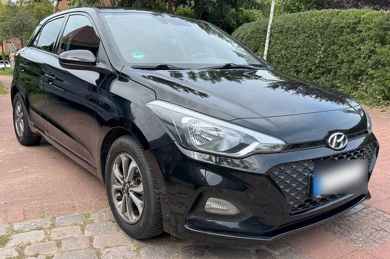 Schwarz Gebraucht 2018 Hyundai i20 Select Kleinwagen | 6.950 € (Guter Preis) - Bild 1/4
