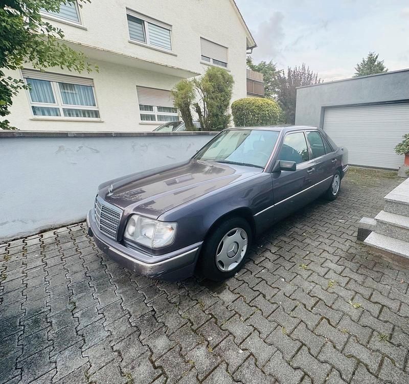 Gebraucht Mercedes E200 1993 Violet Limousine
