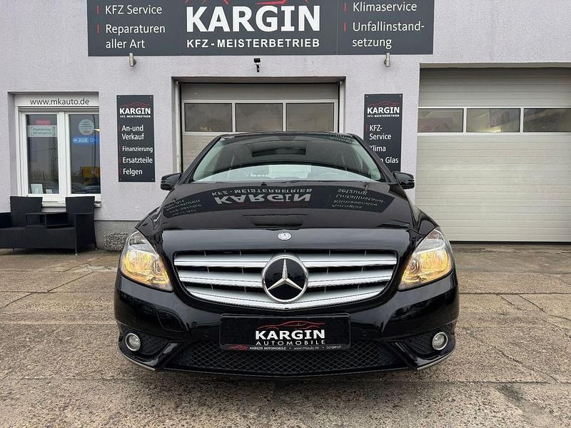 Gebraucht Mercedes B180 109 PS (80 kW) 2014 Schwarz Van / Kleinbus