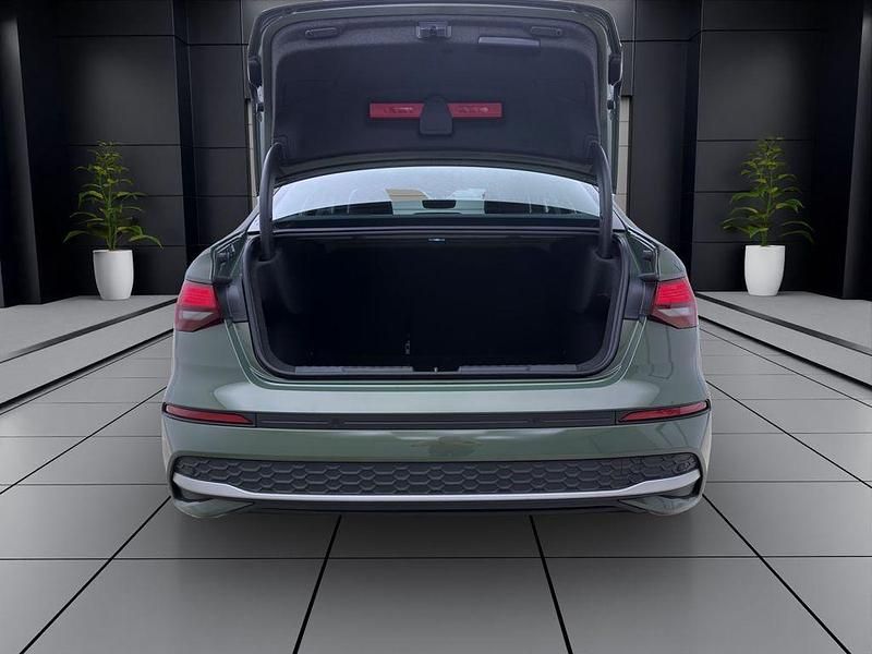 Gebraucht Audi A3 Ambiente 116 PS (85 kW) 2025 Distriktgrün metallic Limousine