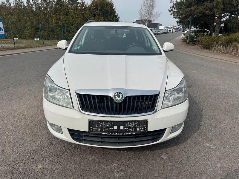 Gebraucht Skoda Octavia Elegance 140 PS (102 kW) 2013 Weiß Kombi