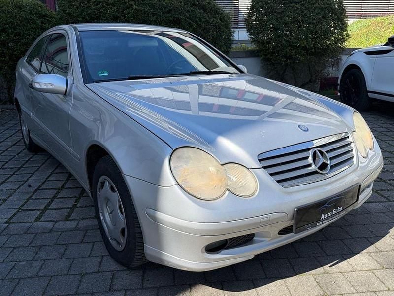 Second-hand Mercedes C200 163 CP (119 kW) 2003 Argintiu Coupe