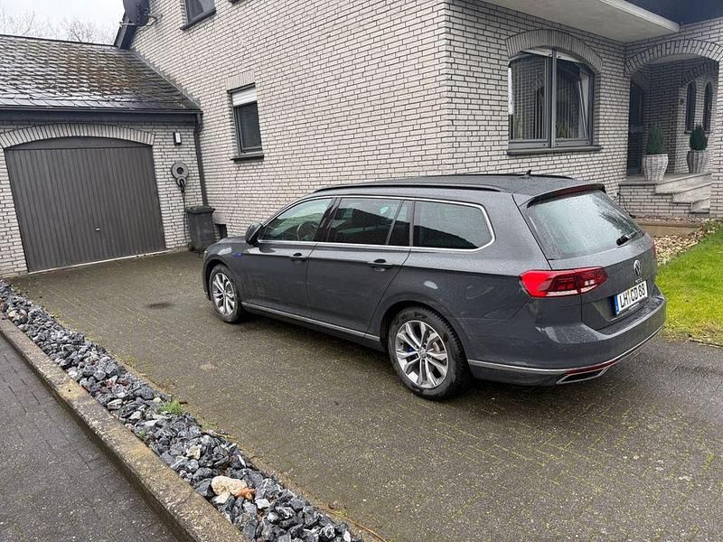 Gebraucht VW Passat GTE 218 PS (160 kW) 2021 Grau Kombi