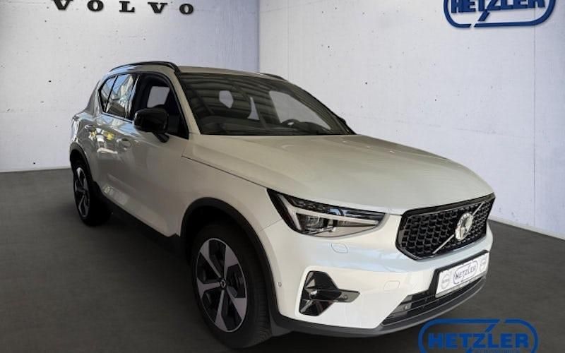 Neu Volvo XC40 Plus 163 PS (119 kW) 2025 Weiß SUV