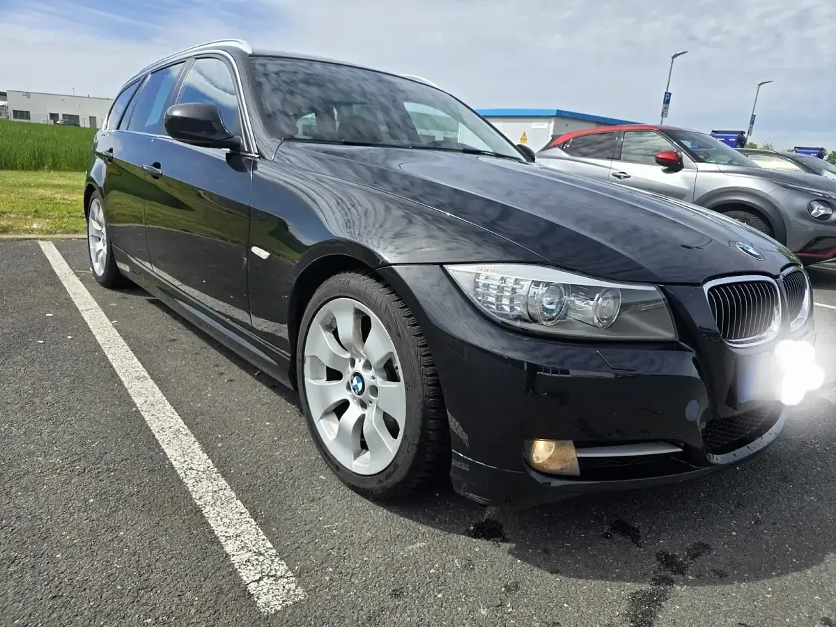Second-hand BMW 330 245 CP (180 kW) 2011 Negru Break