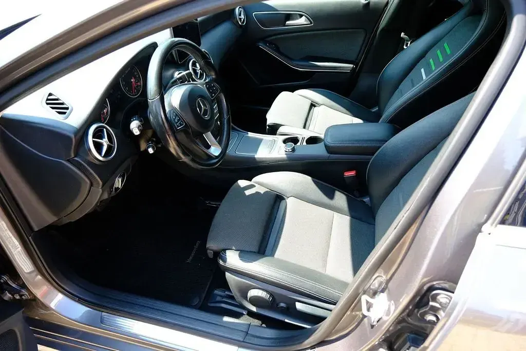Gebraucht Mercedes A160 Ambition 102 PS (75 kW) 2017 Grau Kleinwagen